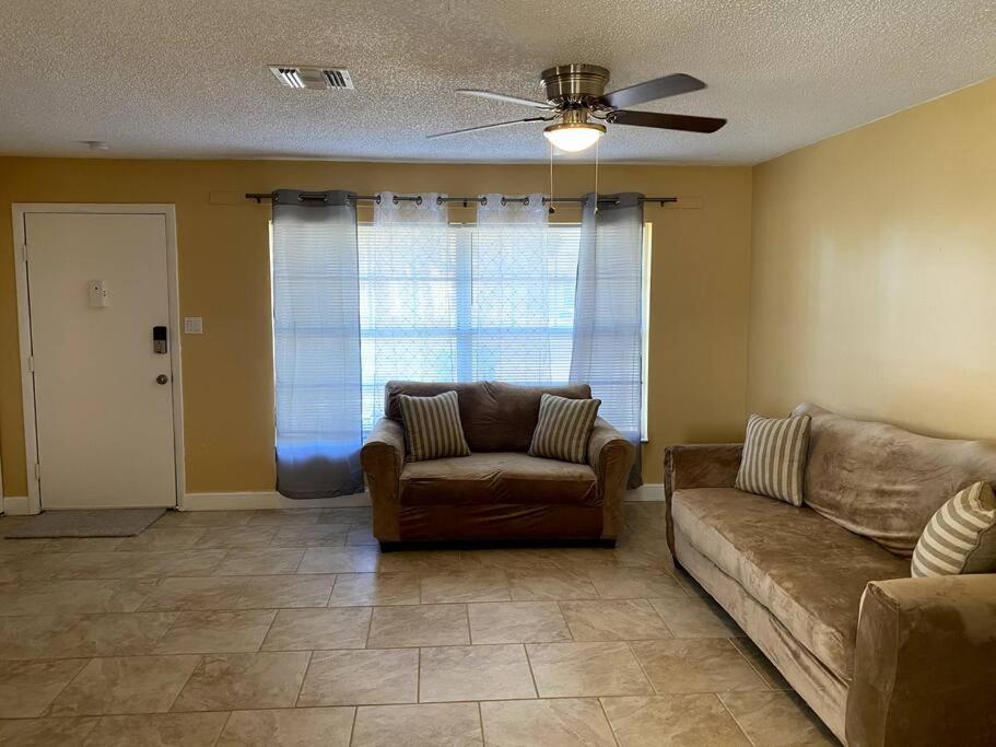Entire House In Holiday home Port Charlotte